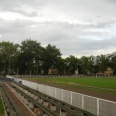 Trybuny boczne pleszewskiego stadionu przed remontem